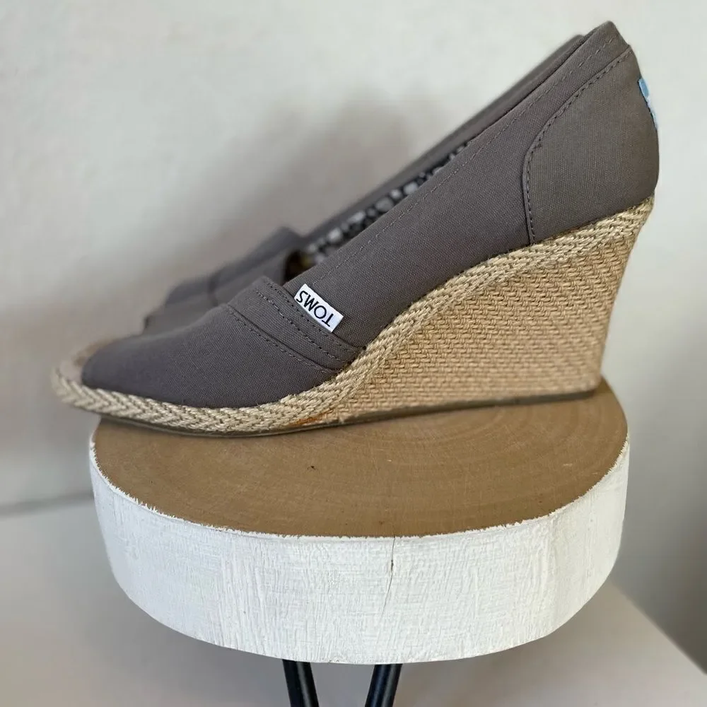 Toms Wedges Size 10 EUC